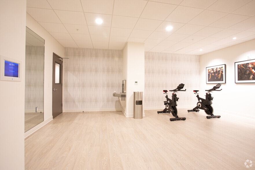 More Photos Of 1 Woodbridge Ctr, Woodbridge Apartments For Lease