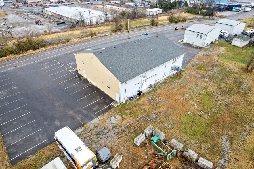 More Photos Of 701 Red River St, Clarksville Office For Sale