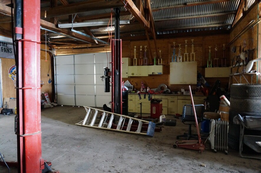 More Photos Of 451 N 11th St, Montague Warehouse For Sale
