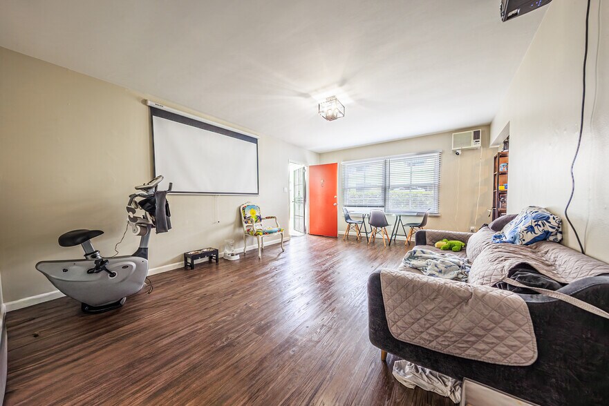 More Photos Of 650 W Wilson Ave, Glendale Apartments For Sale