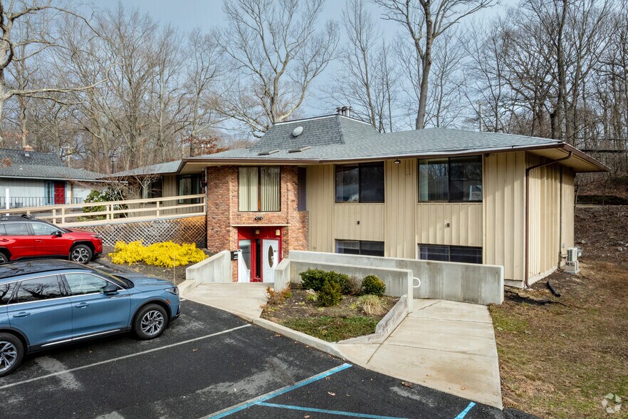 Primary Photo Of 640 Belle Terre Rd, Port Jefferson Medical For Lease