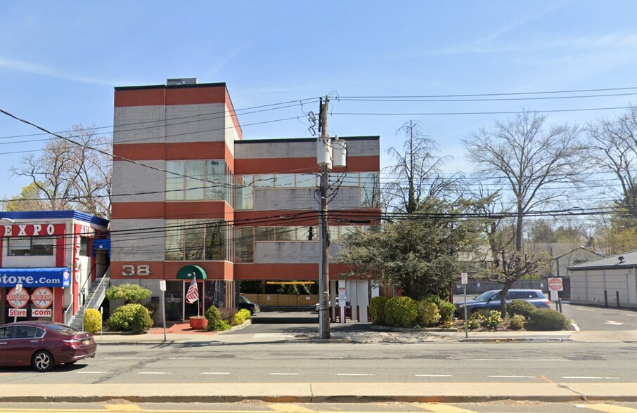 More Photos Of 38 Northern Blvd, Great Neck Office For Sale