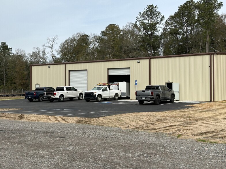 More Photos Of 39 Main St, Jackson Warehouse For Lease