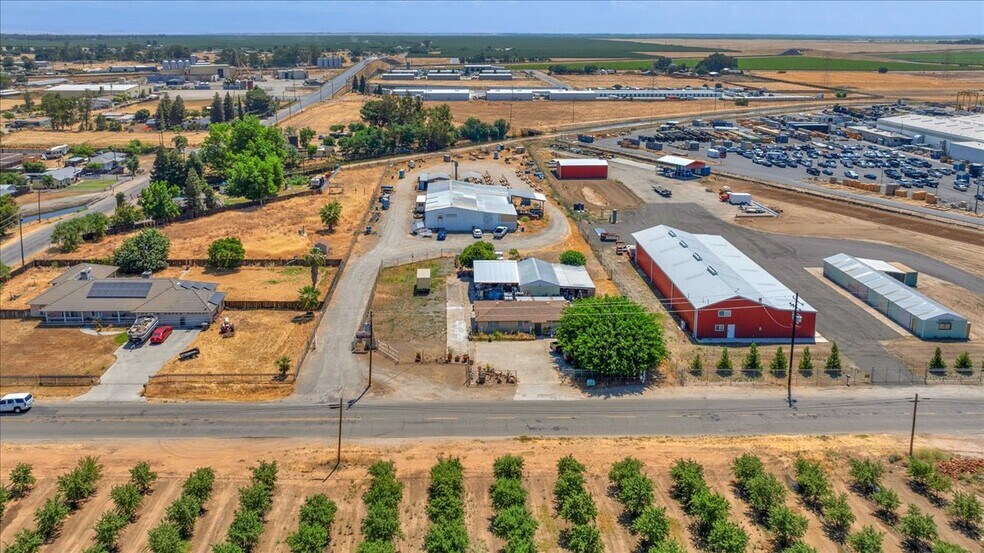 More Photos Of 15447 Avenue 28 1/2 Ave, Madera Freestanding For Sale