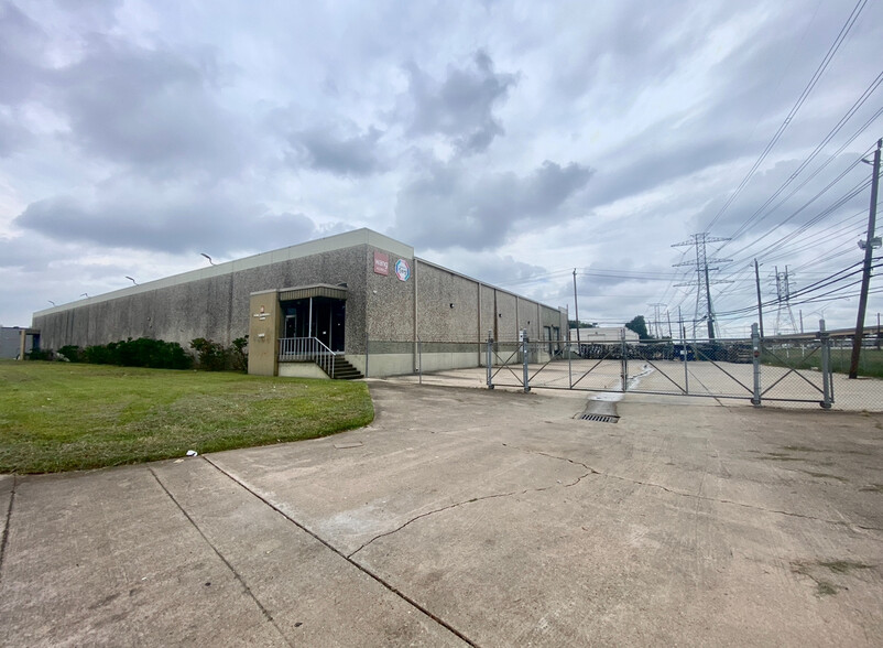 Primary Photo Of 5600 Braxton Dr, Houston Warehouse For Lease