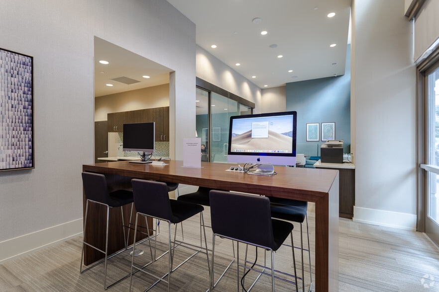 More Photos Of 1701 Payne St, Dallas Apartments For Lease