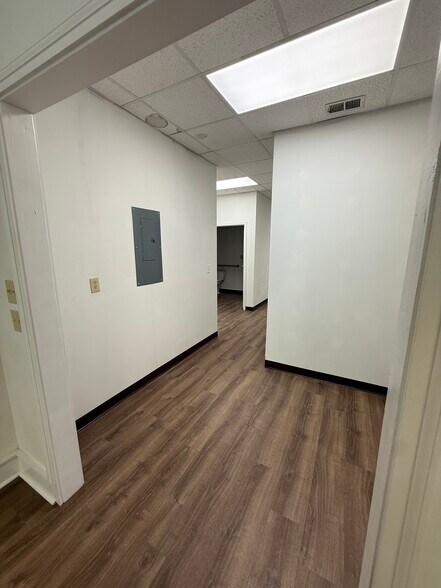 More Photos Of 1359-1367 13th St, Columbus General Retail For Lease
