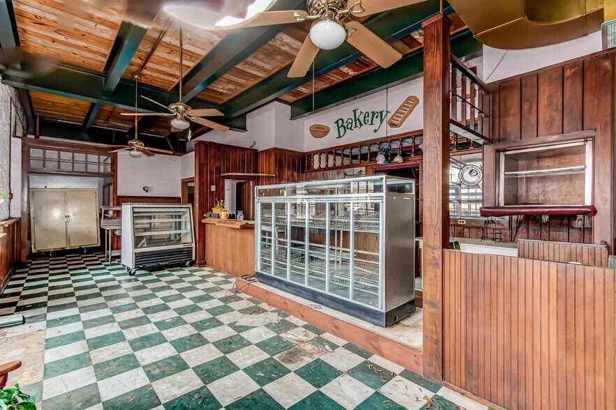 More Photos Of 15 7th St, Augusta Restaurant For Sale