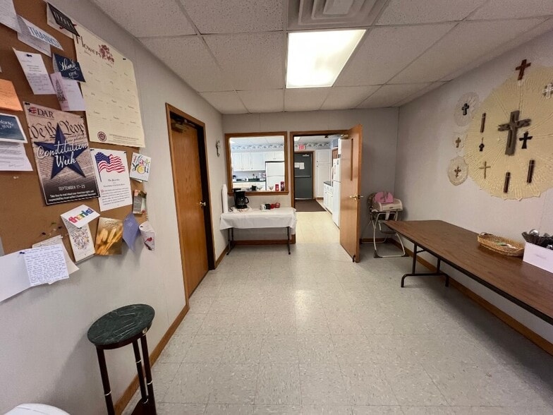 More Photos Of 212 S Sherman St, Leslie Religious Facility For Sale