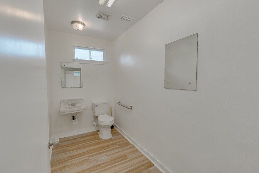 More Photos Of 1403 Spring Hill Ave, Mobile Healthcare For Sale