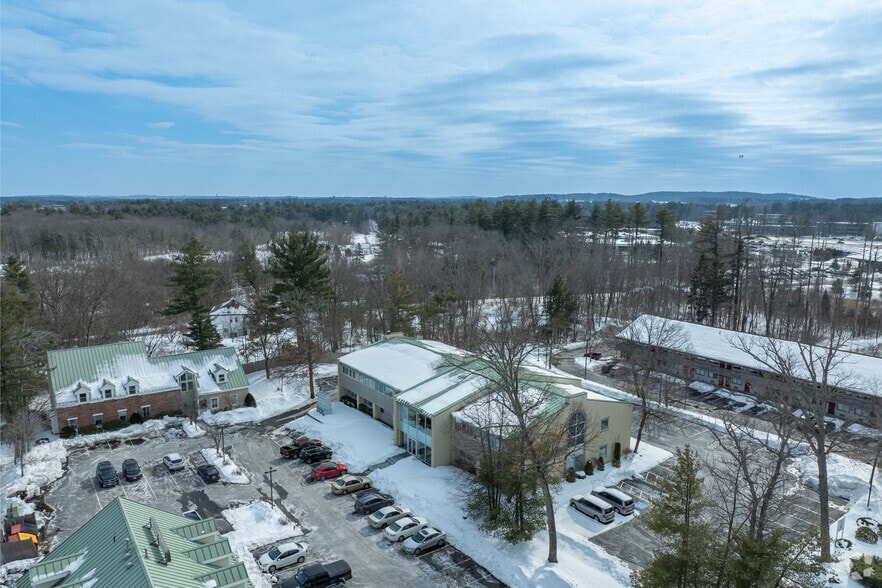 More Photos Of 13 Red Roof Ln, Salem Medical For Lease