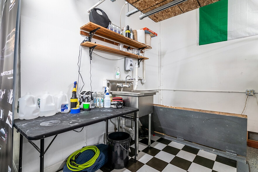 More Photos Of 115 Duke St, East Greenwich Warehouse For Sale