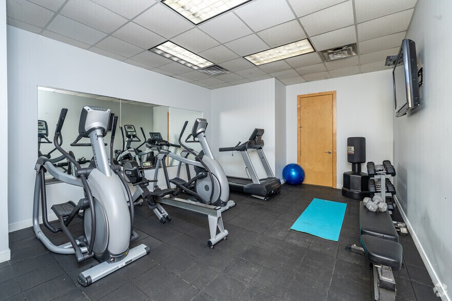 More Photos Of 239 E Chicago St, Milwaukee Apartments For Lease