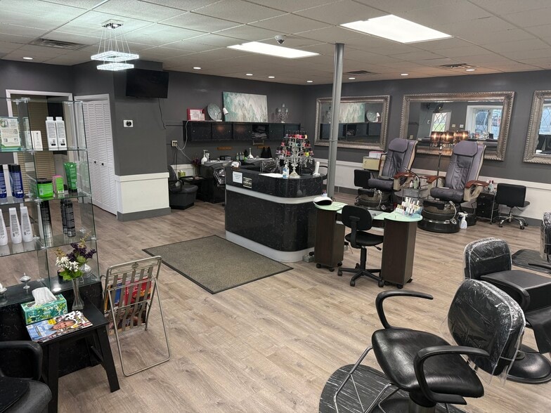More Photos Of 624 S 92nd St, Milwaukee Freestanding For Lease
