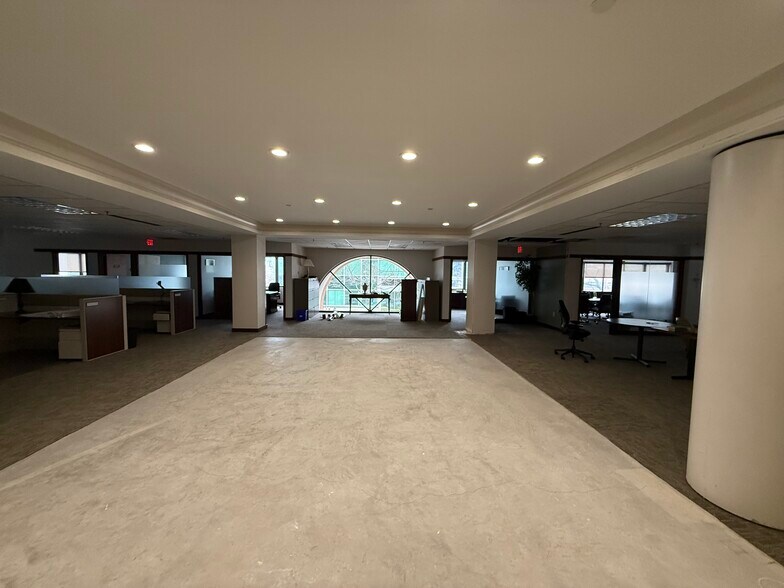 More Photos Of 76 Saint Paul St, Burlington Office Residential For Sale