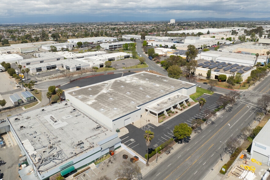 More Photos Of 1161 E Walnut St, Carson Manufacturing For Lease