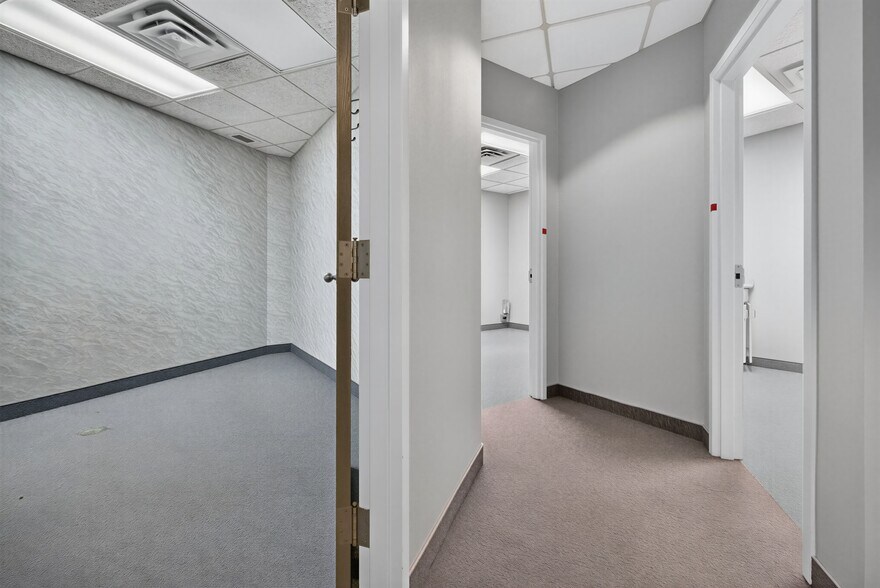 More Photos Of 3405 Rhodes Dr, Windsor Medical For Lease