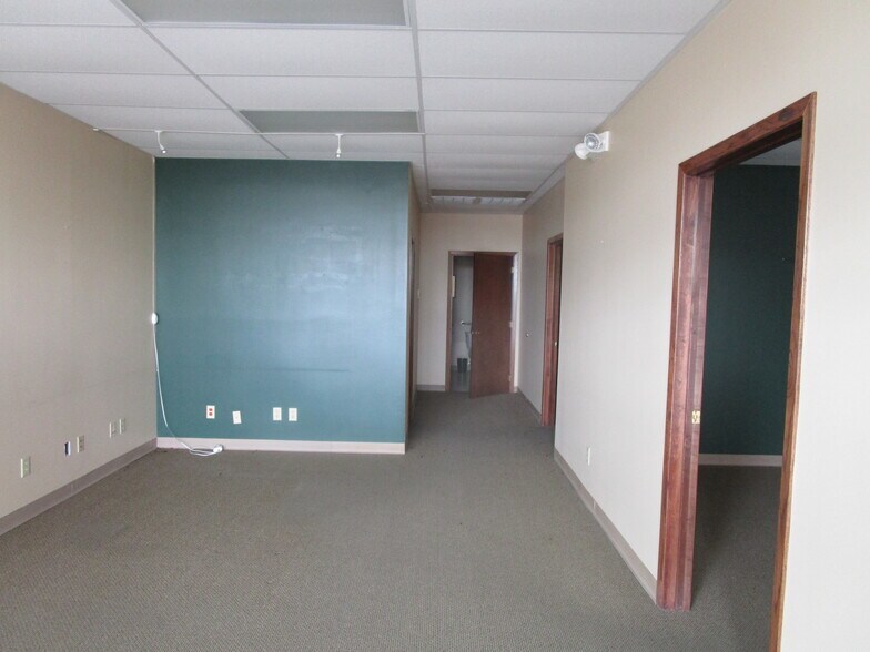 More Photos Of 111 E Tucker Rd, Liberal Office For Lease