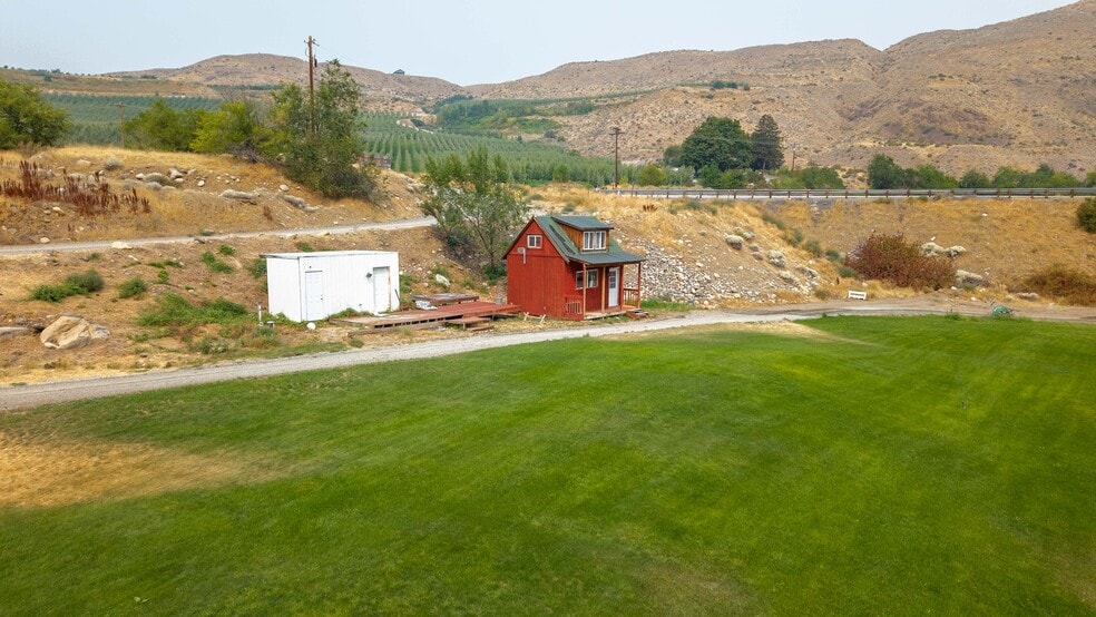 More Photos Of 385 State Route 153, Pateros, WA 98846, USA, Pateros Specialty For Sale