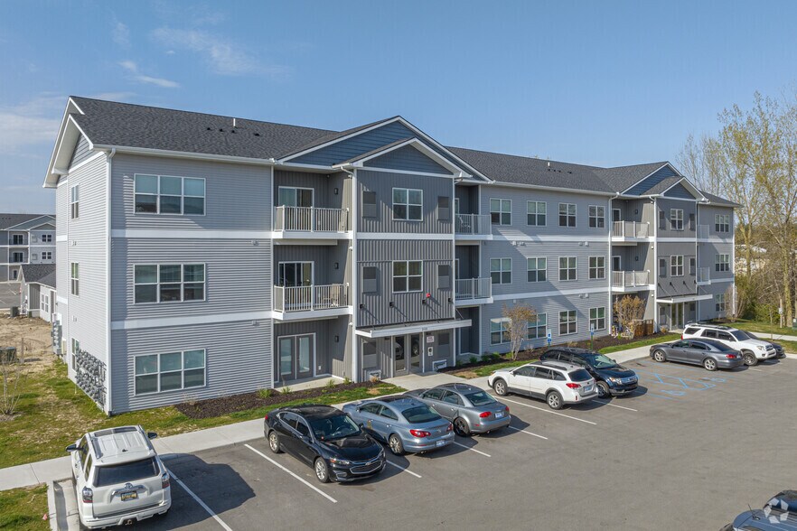 Primary Photo Of 2111 Heyboer Dr, Holland Apartments For Sale