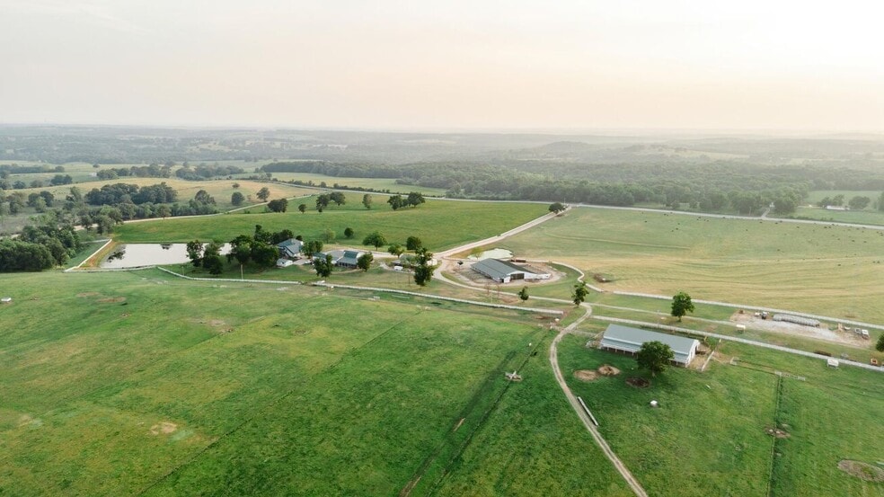 More Photos Of 352 MO-245, Dadeville Horse Stables For Sale