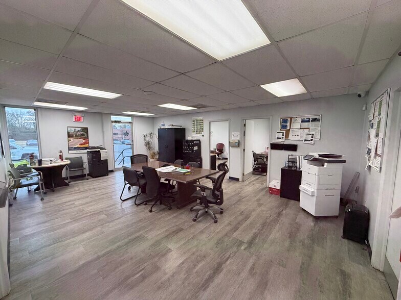 More Photos Of 10020 Rodney St, Pineville Warehouse For Lease
