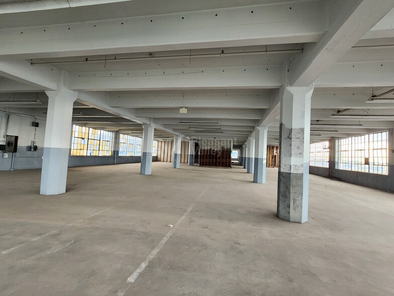 More Photos Of 711 Johnston St, Akron Warehouse For Sale