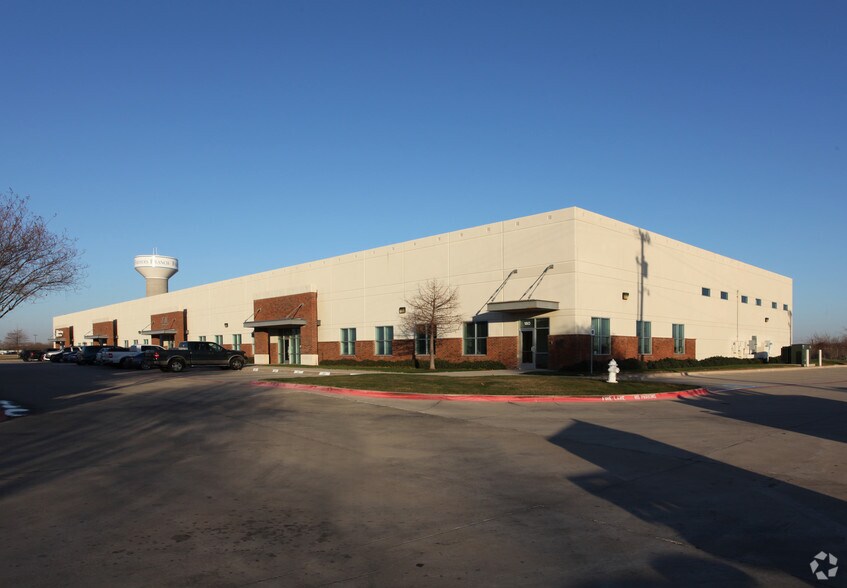 More Photos Of 1861 Valley View Ln, Farmers Branch Showroom For Lease