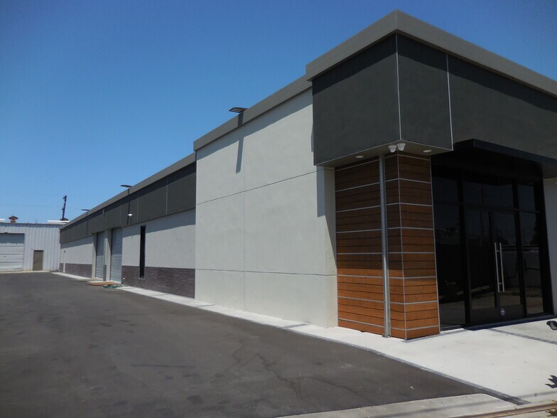 More Photos Of 1439 Plaza Del Amo, Torrance Warehouse For Sale