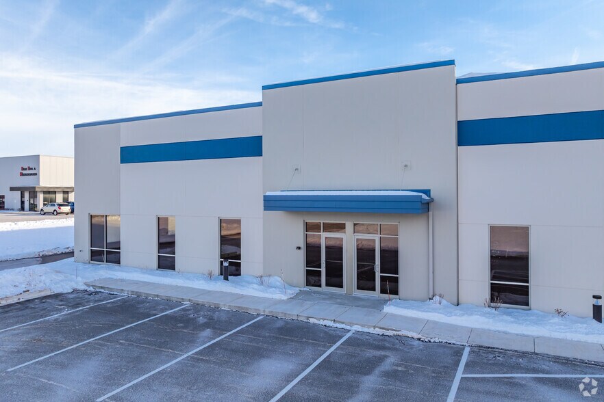 More Photos Of N171 W21860 Caymus Ct, Jackson Flex For Lease