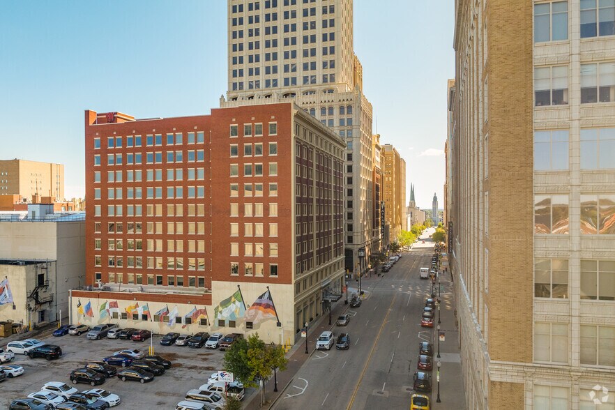 More Photos Of 321 S Boston Ave, Tulsa Office For Lease