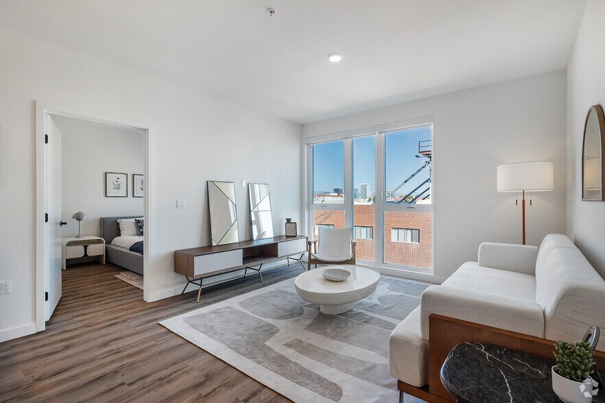 More Photos Of 988 S Manhattan Pl, Los Angeles Apartments For Lease