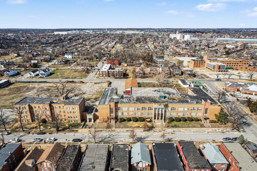 More Photos Of 4253 Clarence Blf, Saint Louis Specialty For Sale