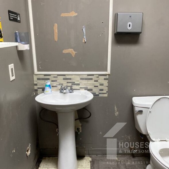 More Photos Of 1733 Piedmont Hwy, Piedmont Freestanding For Lease