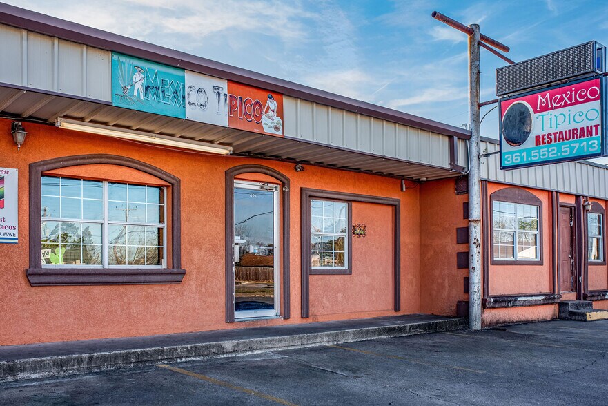 More Photos Of 421 N Virginia St, Port Lavaca Restaurant For Sale