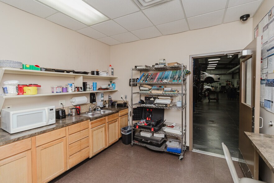 More Photos Of 3101 S Broadway St, Wichita Freestanding For Sale