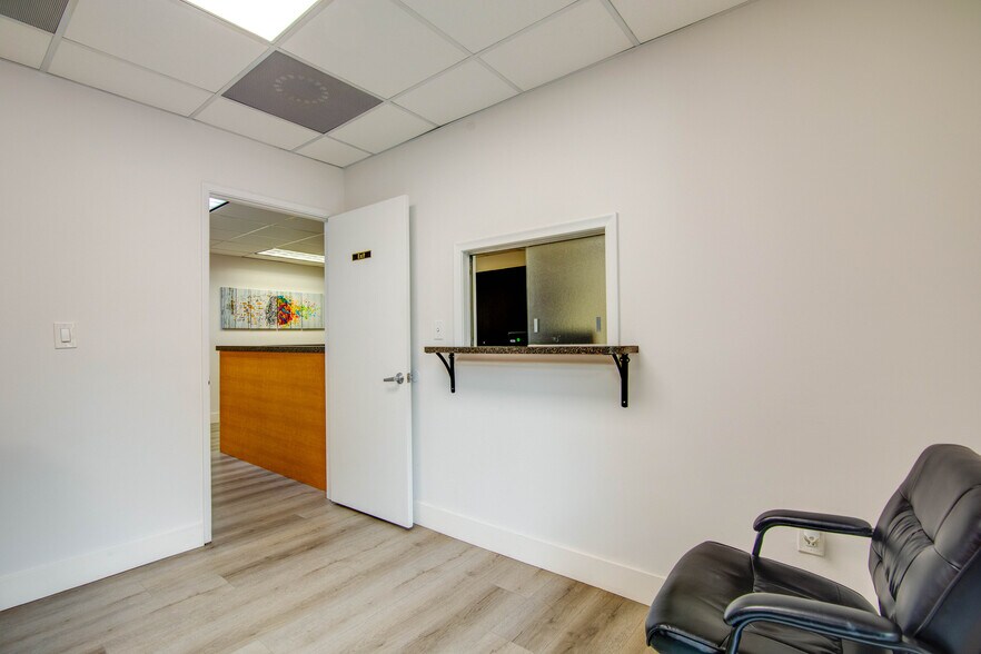 More Photos Of 7000 SW 97th Ave, Miami Office For Sale
