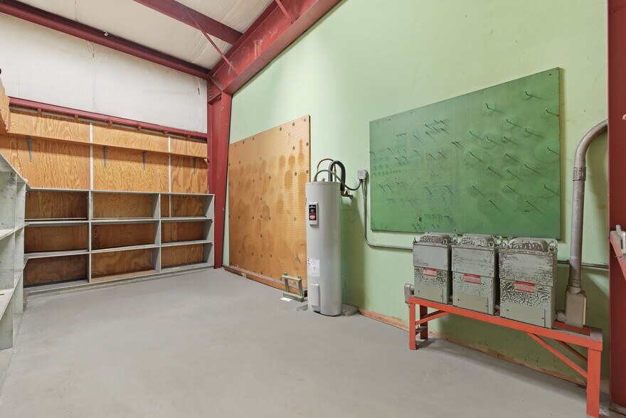 More Photos Of 13026 Rosecrest Dr, Houston Warehouse For Lease