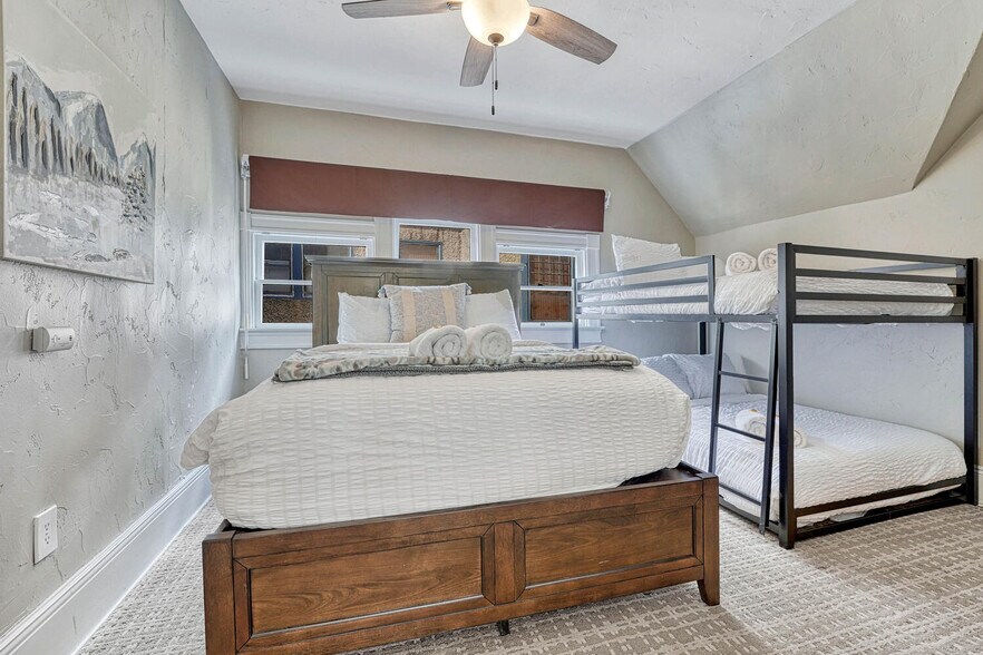 More Photos Of 6 Boulder Crescent St, Colorado Springs Hotel For Sale