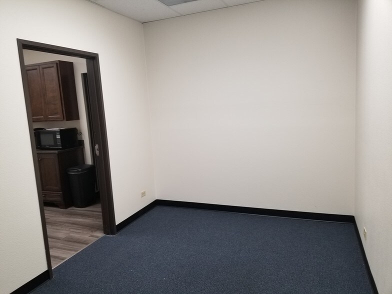 More Photos Of 11027 S Pikes Peak Dr, Parker Office For Lease