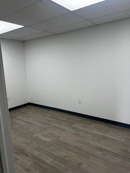 More Photos Of 6406 Stuebner Airline Rd, Houston Warehouse For Sale