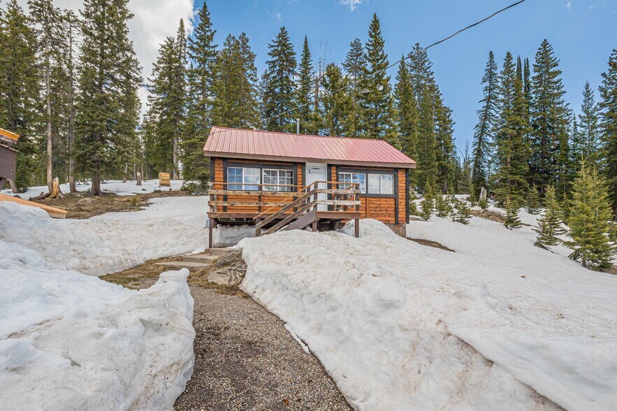 More Photos Of 21221 Baron Lake Dr, Cedaredge Hotel For Sale