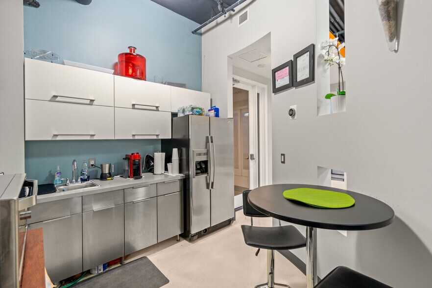 More Photos Of 1430 S Dixie Hwy, Coral Gables Office For Sale