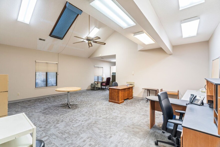 More Photos Of 901 Grove St, Loudon Medical For Sale