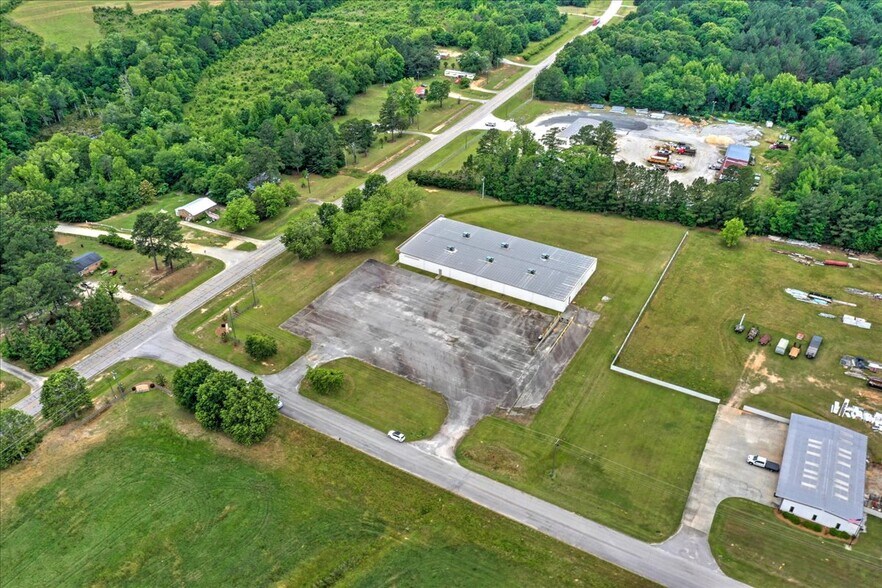 More Photos Of 1002 Commerce, Lincolnton Distribution For Sale