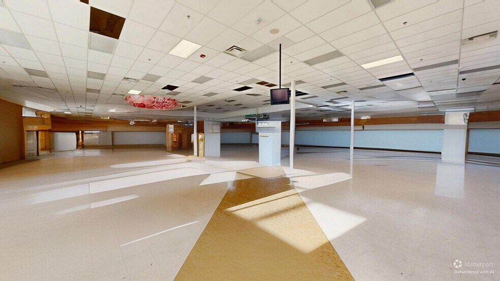 More Photos Of 14941 South Ave, Columbiana General Retail For Sale