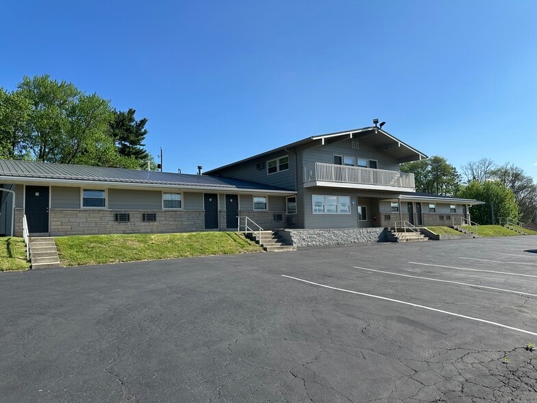 Primary Photo Of 6405 Glenn Hwy, Cambridge Hotel For Sale