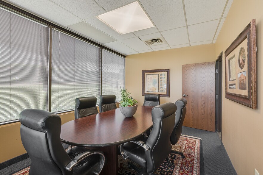 More Photos Of 2001 Beach St, Fort Worth Office For Lease