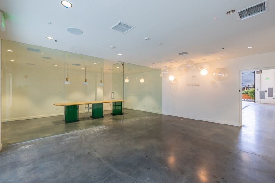 More Photos Of 3058 N Lima St, Burbank Warehouse For Sale