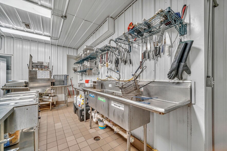 More Photos Of 602 Clark St, Utica Restaurant For Sale